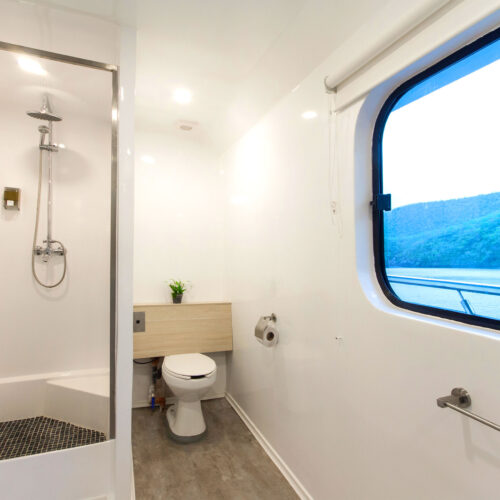 2500_0014_Solaris-bathroom-2