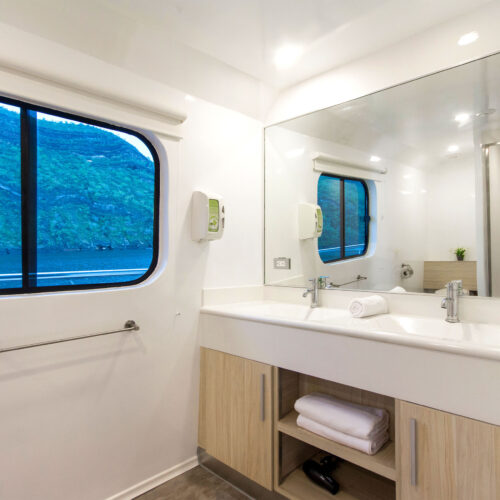 2500_0015_Solaris-bathroom-1